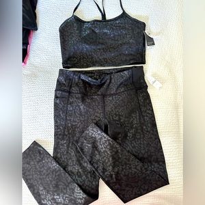 Gap Fit black leopard 🐆 leggings and sports bra set Medium/petite NWT
